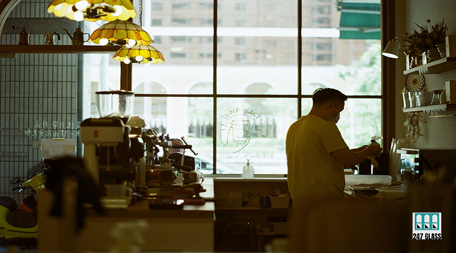 emma-ou-ElK2Z-QoKfE-unsplash Storefront Glass Door Installation