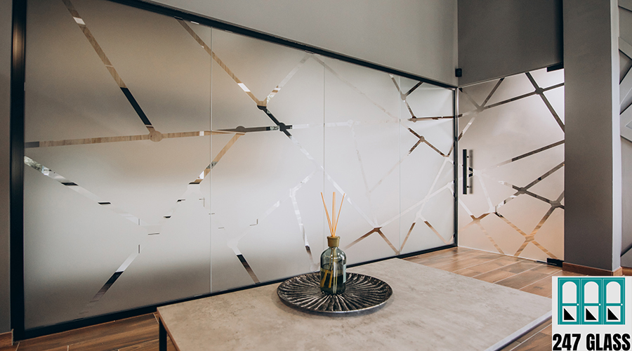 Empty flat interrior with elements of decoration Empty flat interrior with elements of decoration