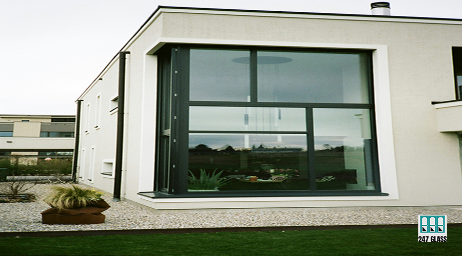 oliver-schweizer-WxmROalY1sc-unsplash Glass Door Service for Homes and Offices