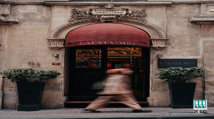 ahmed-EiayJffxSJw-unsplash storefront window repair