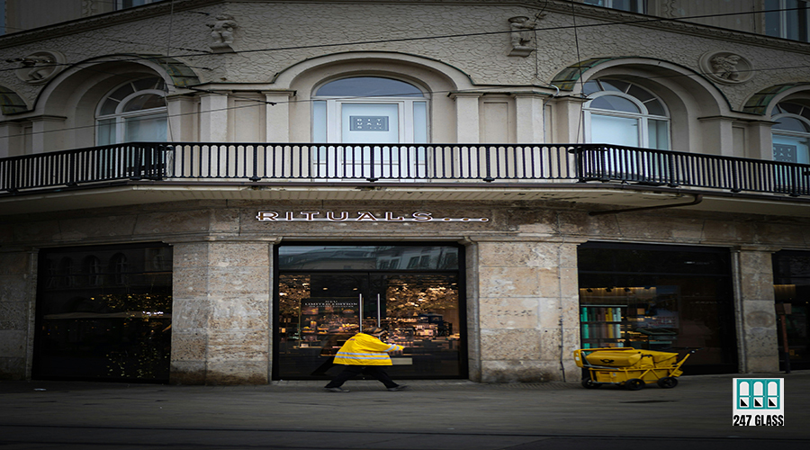 anes-hamzic-Bo2zC7Fir5k-unsplash storefront window repair