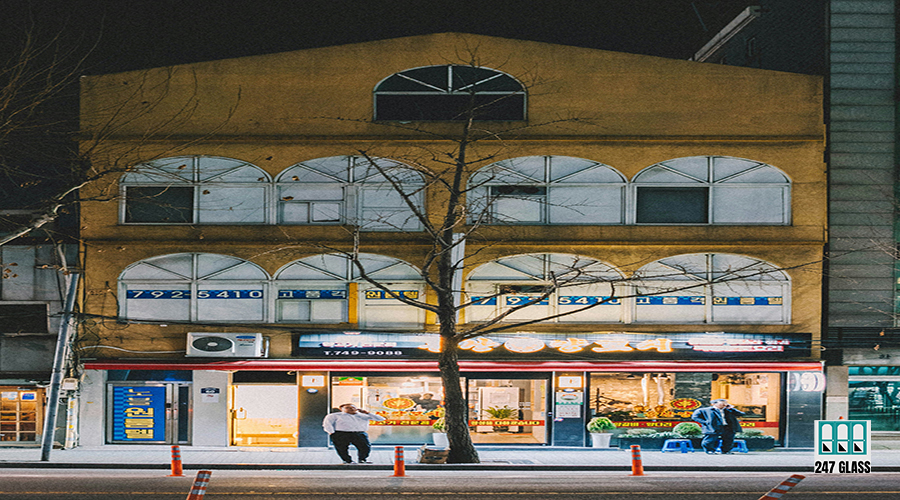 bundo-kim-CezTQoca1NI-unsplash storefront window replacement