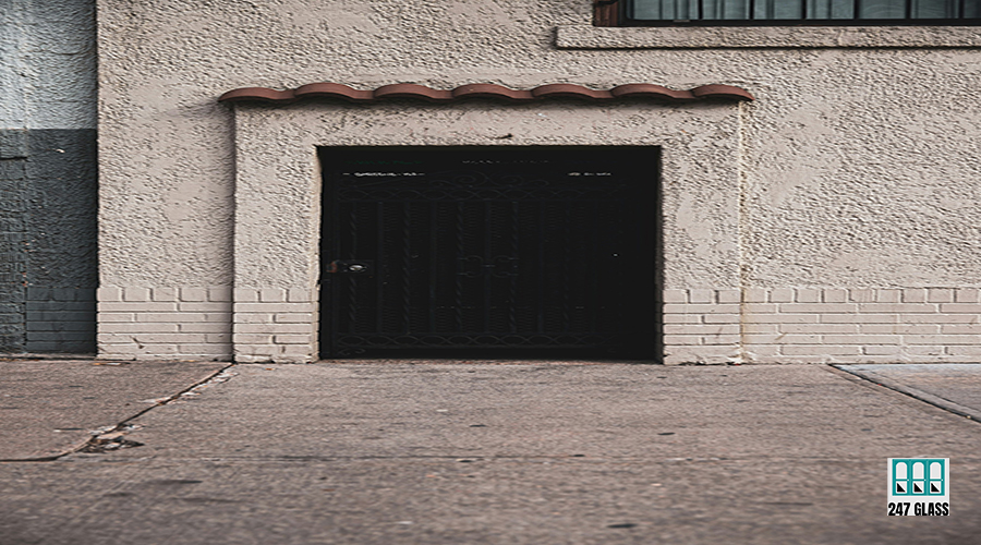 logan-weaver-lgnwvr-U-lvHOzyaVM-unsplash commercial door glass replacement