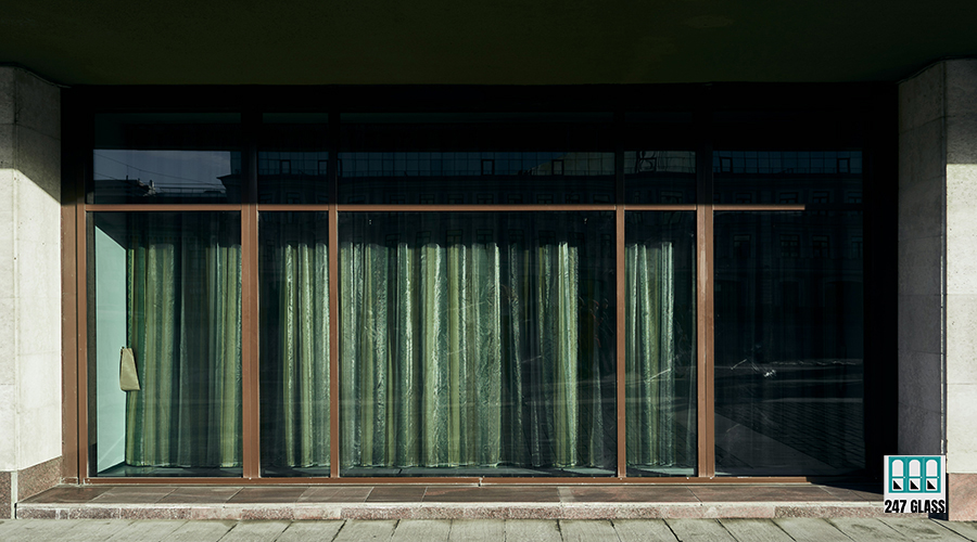 maxim-tolchinskiy-lZBxEi3RTCk-unsplash patio glass replacement