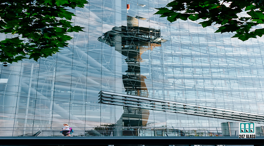 patrick-robert-doyle-yOWbVN4aYFg-unsplash commercial door glass installation