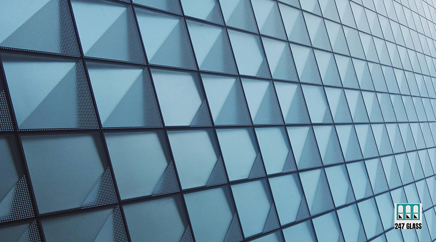 travelnow-or-crylater-jbwe4A8wXNw-unsplash commercial door glass replacement
