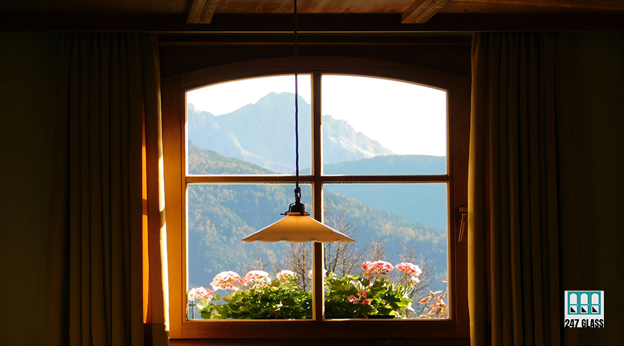 gabriel-tenan-kU6xGAcd7jQ-unsplash commercial window repair door