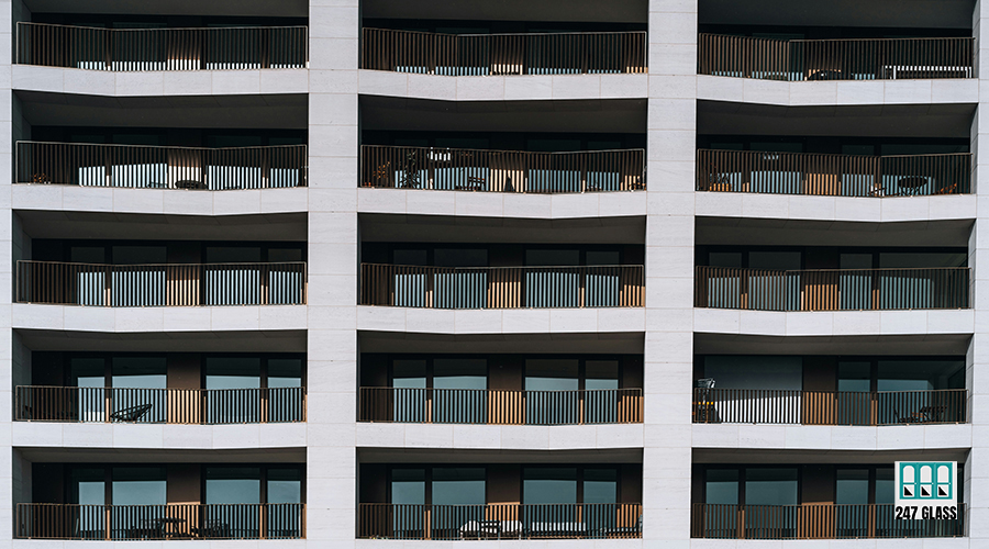 georgi-kalaydzhiev-ANgIT3XtwL0-unsplash emergency glass replacement