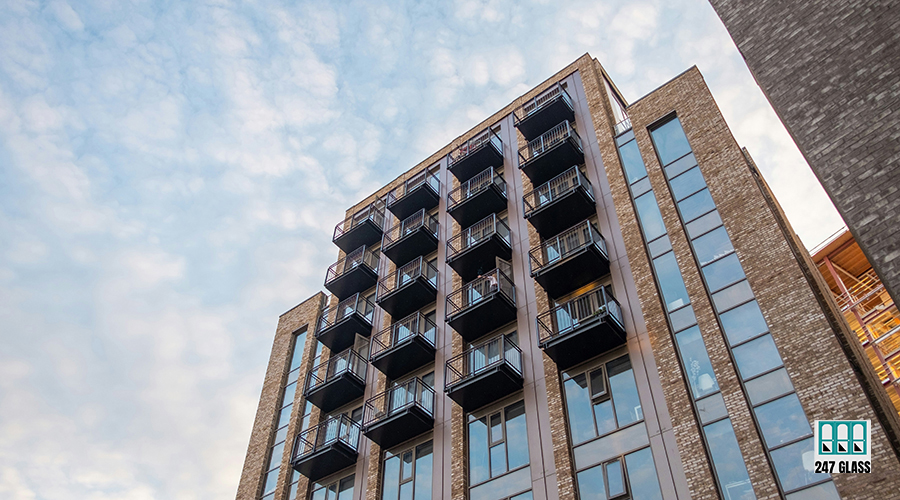 gunnar-ridderstrom-CzpuacTS3ys-unsplash balcony door glass repair