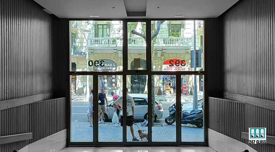 jatin-suthar-lZN2GBtUqUg-unsplash storefront glass door repair