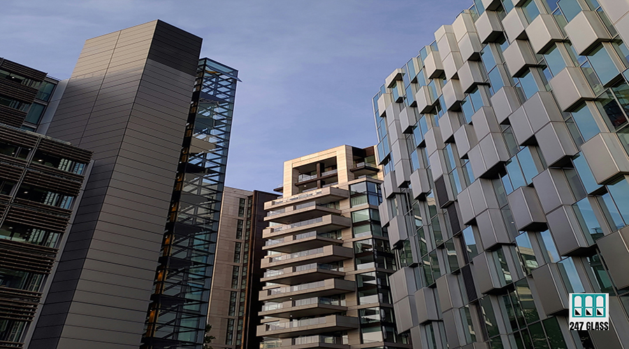 liviu-florescu-M3JXIxbTwPs-unsplash balcony door glass repair