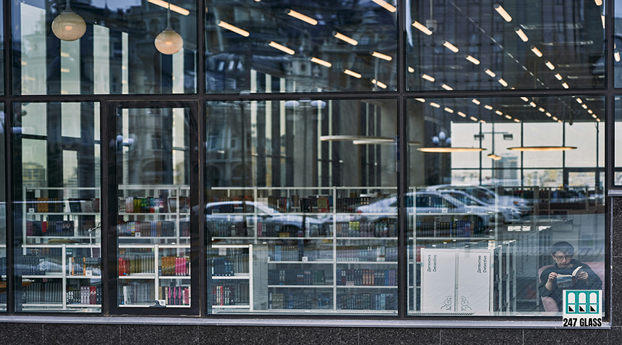 maxim-tolchinskiy-6Aj1MmXS02M-unsplash storefront glass door repair