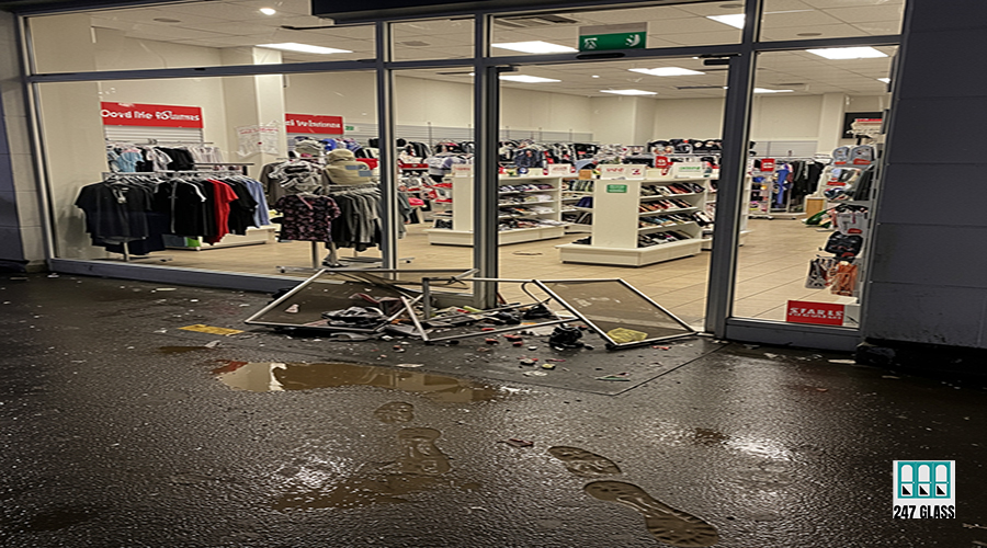 freepik_commercial-storefront-bre_2869434320